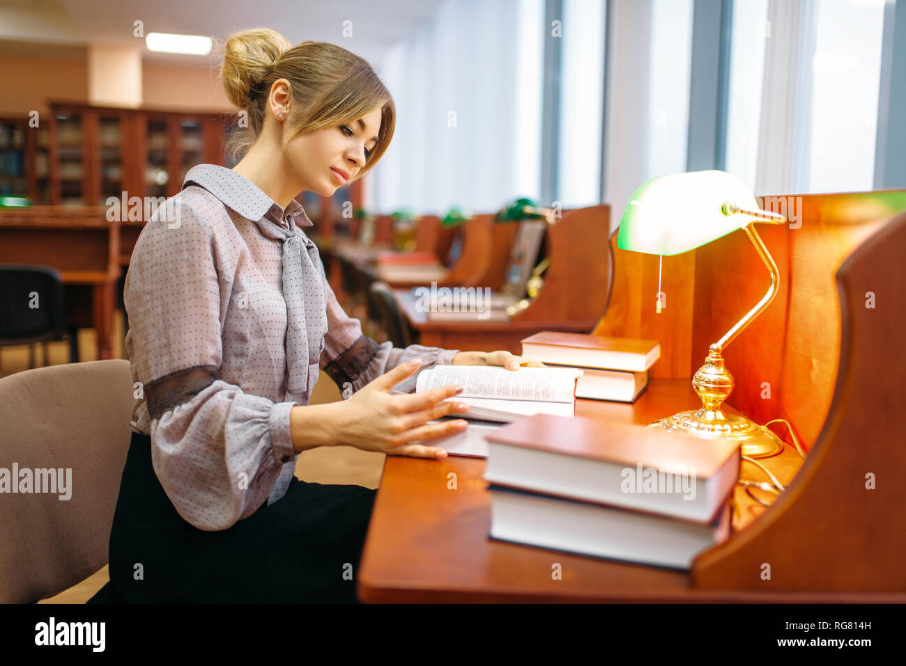 Librarian woman desk hi-res stock photography and images - Alamy