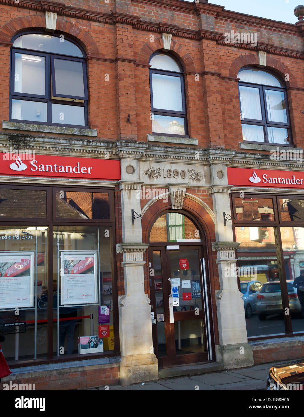Oakham, Rutland, UK. 28th January 2019. Santander Oakham Branch closes on the 25th April 2019 as staff have been promised that they may be located at other branches. Across the UK over 1,200 jobs are at risk.This comes as Tesco announced today that 9,000 jobs may be hit in a restructure.Credit: Keith Larby/Alamy Live News Stock Photo