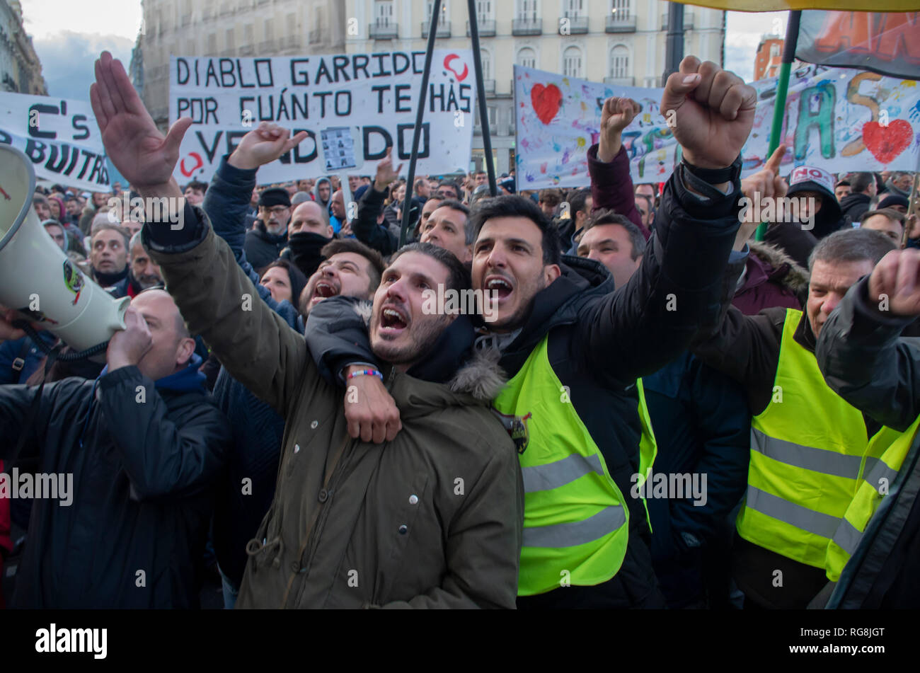 Madrid, Spain. 28th January 2019. Taxi drivers in Madrid have been on a strike for more than a week demanding the prohibition of Uber and Cabify in the Spanish capital-city.   Due to a lack of agreement, hundreds of taxi drivers protested at Puerta del Sol, Madrid’s central square. Credit: Lora Grigorova/Alamy Live News Stock Photo