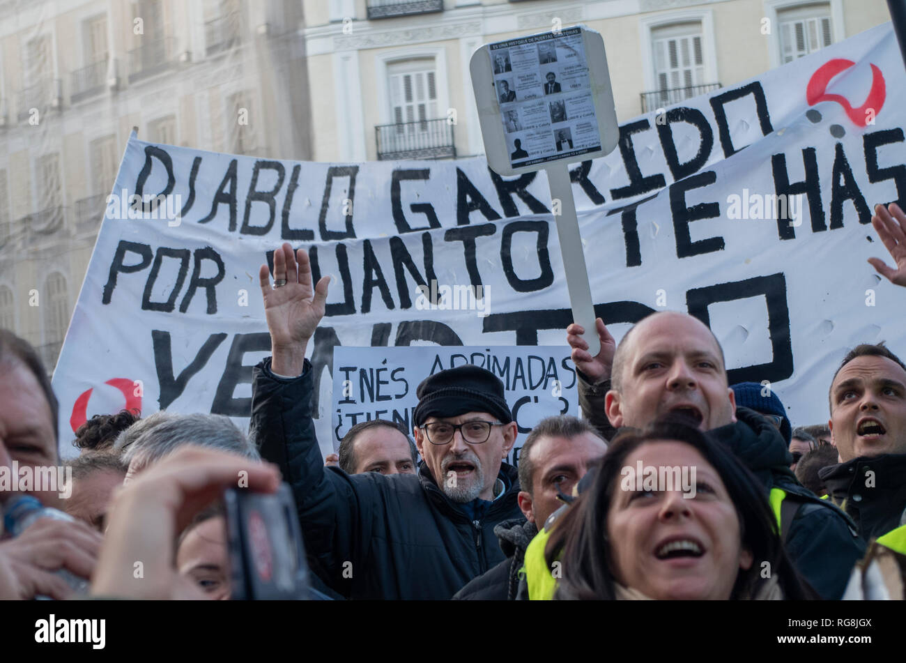 Madrid, Spain. 28th January 2019. Taxi drivers in Madrid have been on a strike for more than a week demanding the prohibition of Uber and Cabify in the Spanish capital-city.   Due to a lack of agreement, hundreds of taxi drivers protested at Puerta del Sol, Madrid’s central square.  In the picture a taxi driver is raising his hand in a gesture of protest. Credit: Lora Grigorova/Alamy Live News Stock Photo