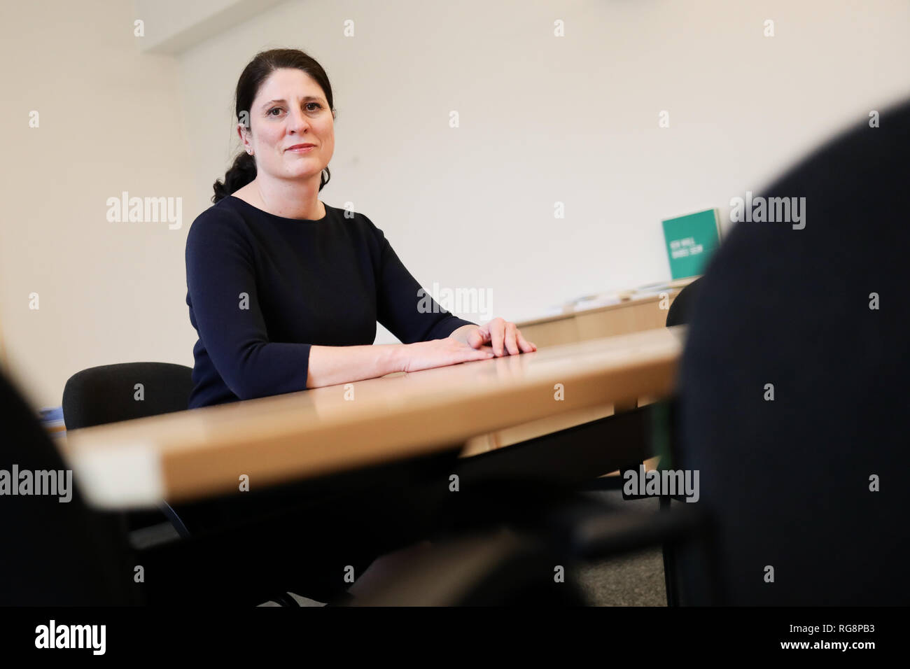 Hamburg, Germany. 15th Jan, 2019. Oncologist Georgia Schilling is sitting in her office at an Asklepios clinic. (To dpa 'cancer-free - and then? tumor therapies have many long-term consequences') Credit: Christian Charisius/dpa/Alamy Live News Stock Photo