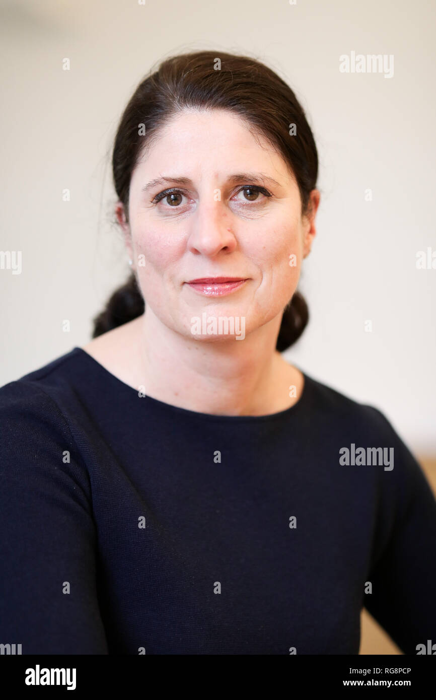 Hamburg, Germany. 15th Jan, 2019. Oncologist Georgia Schilling is sitting in her office at an Asklepios clinic. (To dpa 'cancer-free - and then? tumor therapies have many long-term consequences') Credit: Christian Charisius/dpa/Alamy Live News Stock Photo