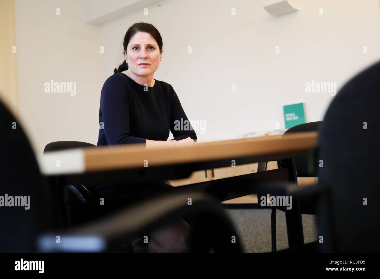Hamburg, Germany. 15th Jan, 2019. Oncologist Georgia Schilling is sitting in her office at an Asklepios clinic. (To dpa 'cancer-free - and then? tumor therapies have many long-term consequences') Credit: Christian Charisius/dpa/Alamy Live News Stock Photo