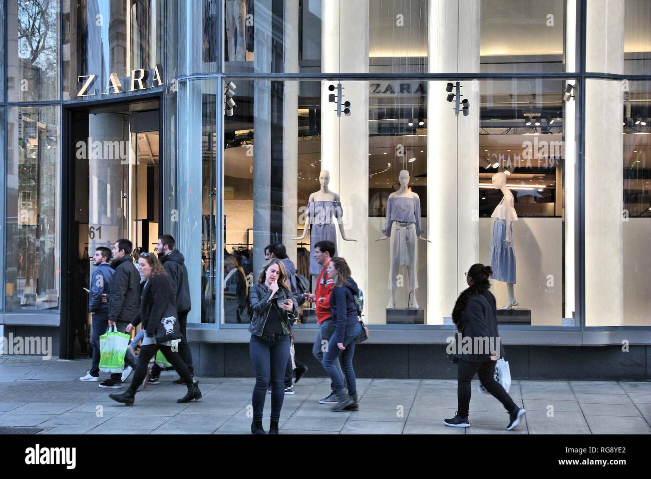 LONDON, UK - APRIL 23, 2016: People shop at Zara, Oxford Street in London. Oxford  Street has approximately half a million daily visitors and 320 store Stock  Photo - Alamy