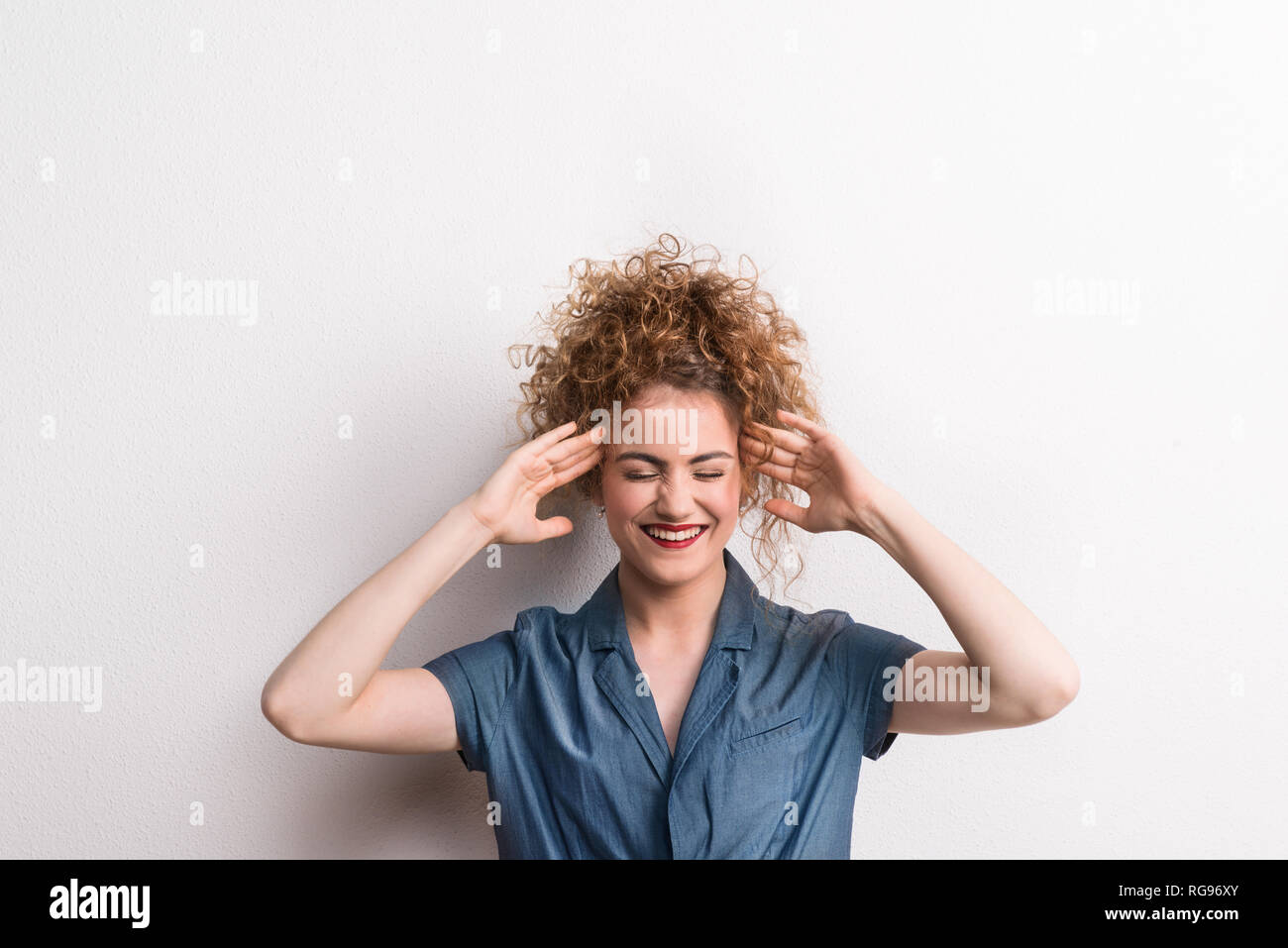 Hands on temples hi-res stock photography and images - Alamy