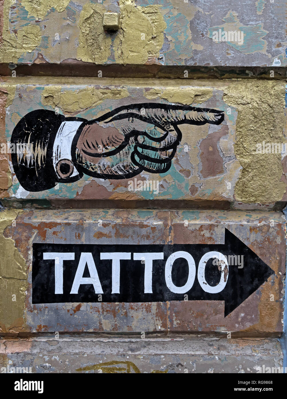 Hand pointing towards the right, Tattoo shop this way, painted sign on wall, Edinburgh, Scotland, UK Stock Photo