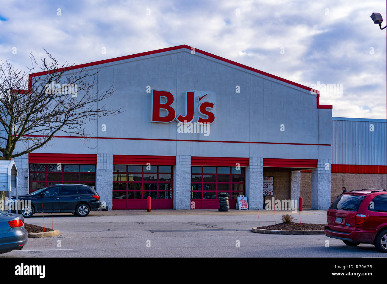 York, PA, USA - January 26, 2019: BJs Wholesale Club is an American membership-only warehouse chain operating in the Eastern United States. The club h Stock Photo