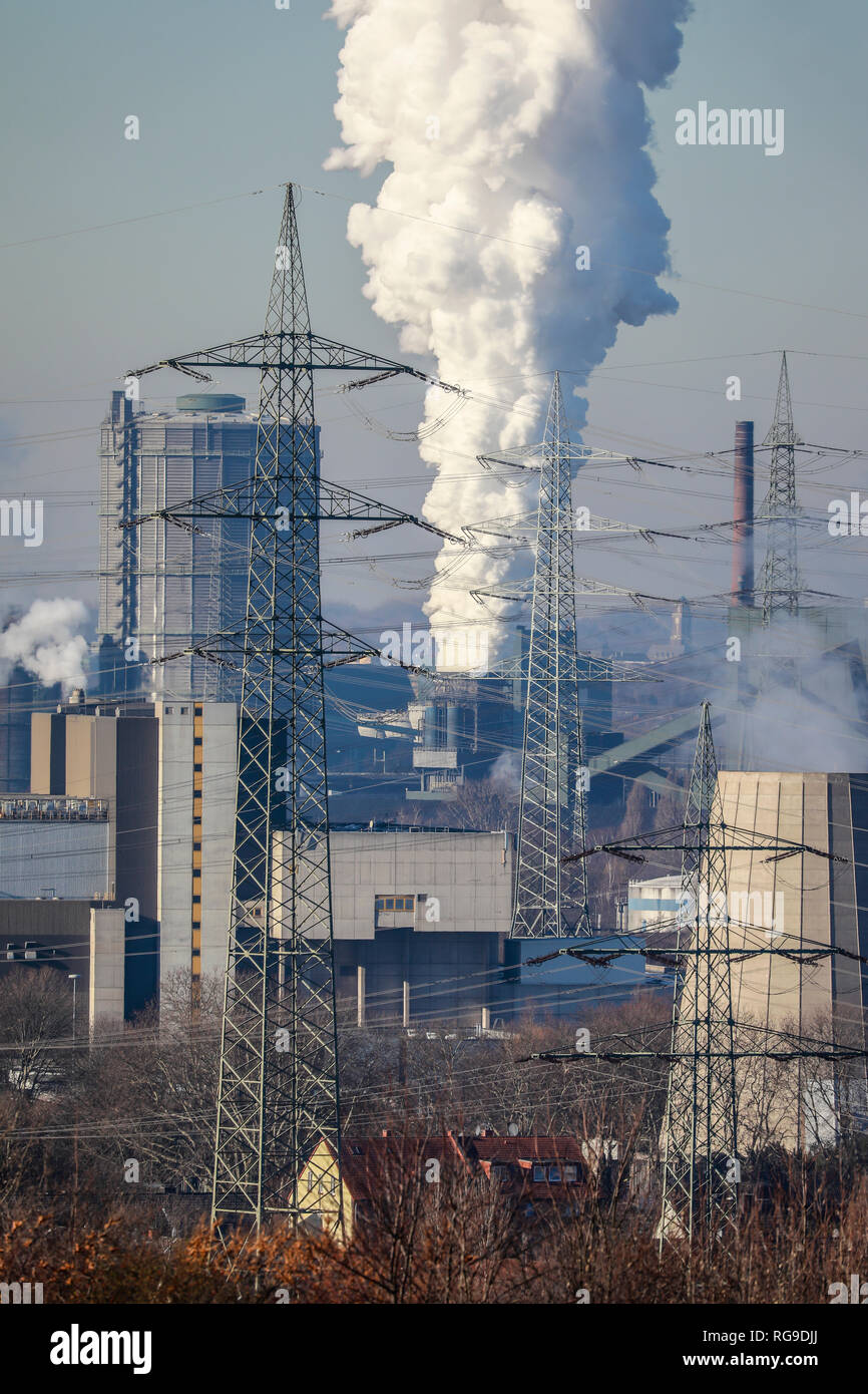 Essen, Ruhr area, North Rhine-Westphalia, Germany - Industrial landscape in the Ruhr area, on the left the RWE waste heat and power plant Essen Carnap Stock Photo