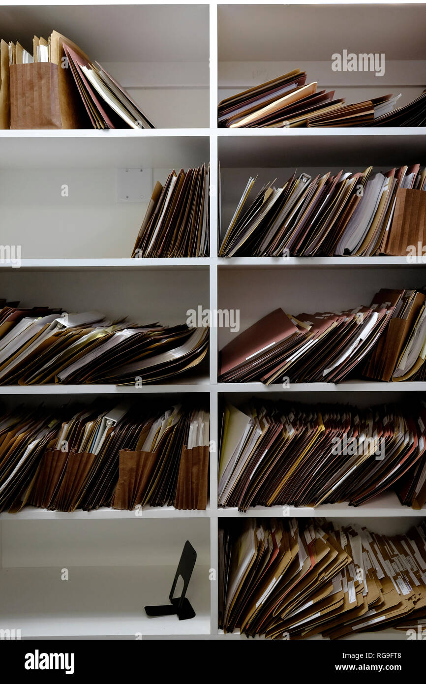 Messy shelf and paper hires stock photography and images Alamy