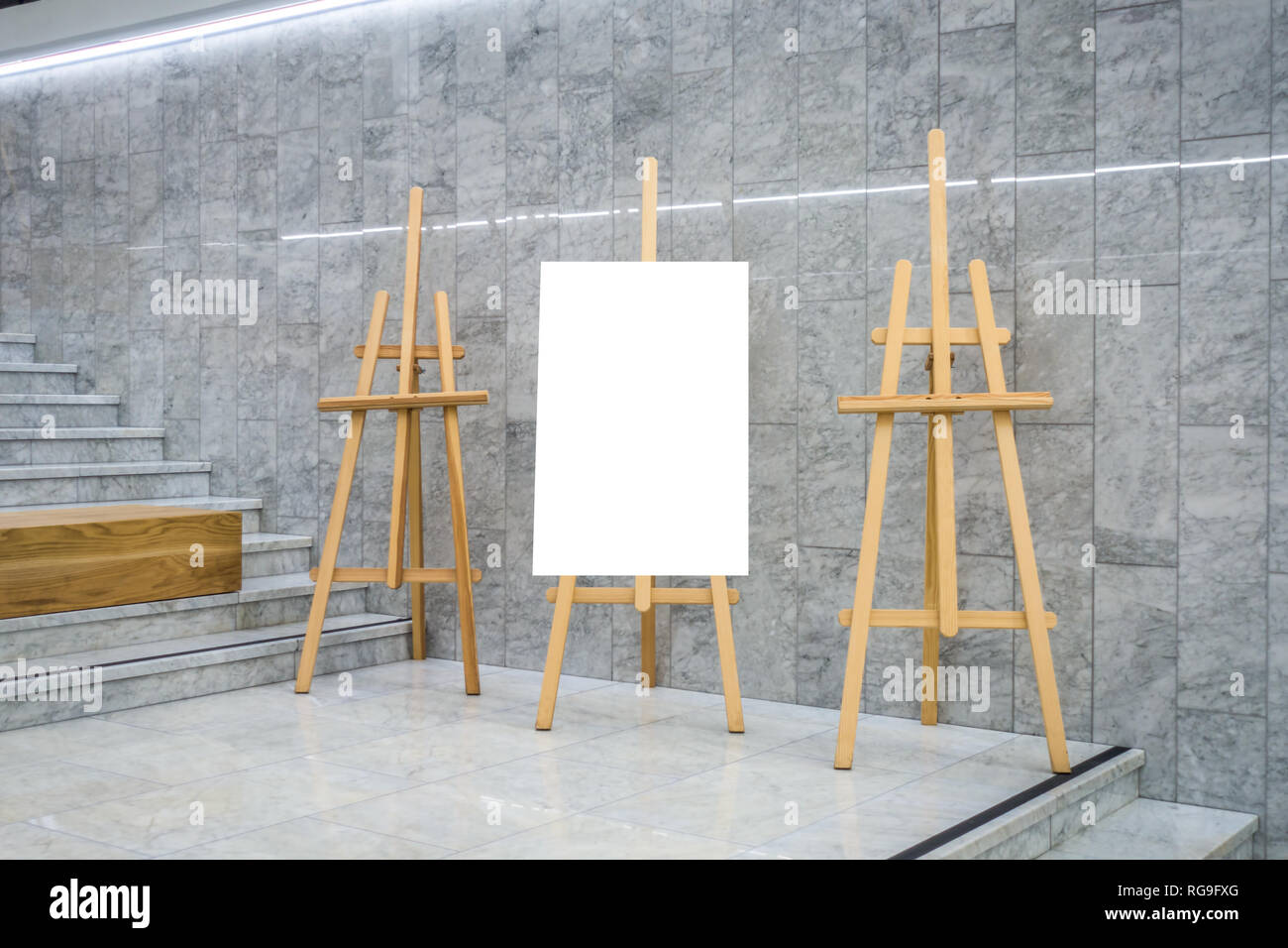 Easel easels hi-res stock photography and images - Alamy