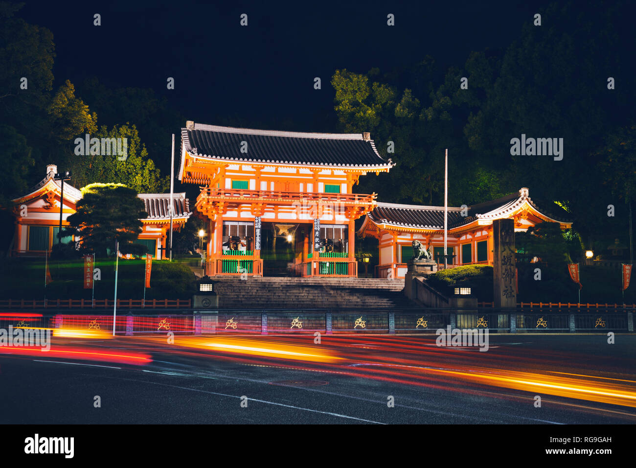 Main gate of the Yasaka shrine at night, Kyoto. Japan. Stock Photo
