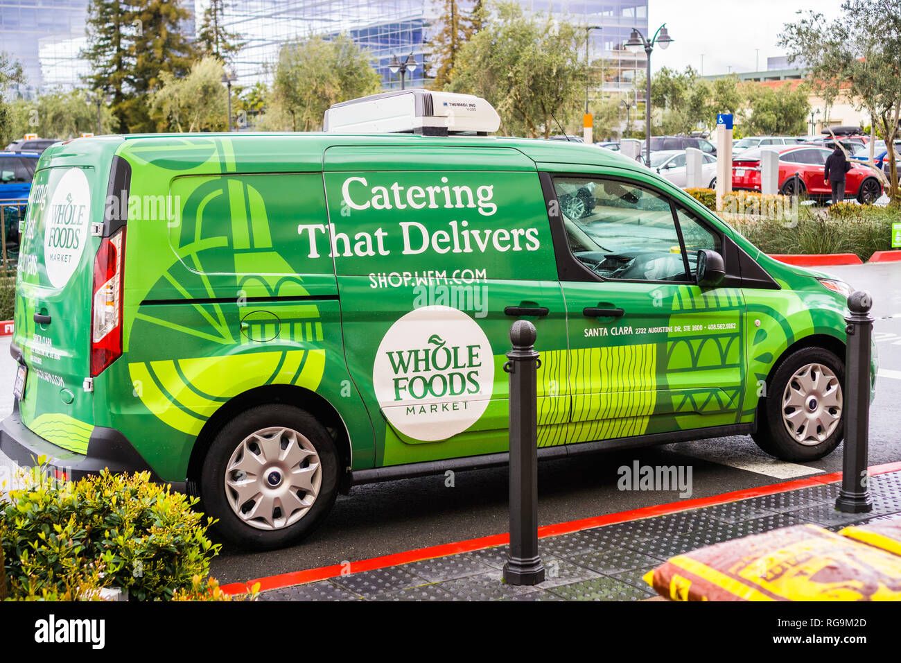 Supermarket delivery area hi-res stock photography and images - Alamy
