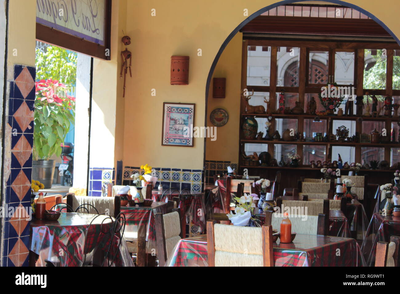Decoración típica Mexicana en un restaurante foto tomada con un lente 18 - 55 mm a medio día en el centro de la ciudad de Guadalajara Jalisco México Stock Photo