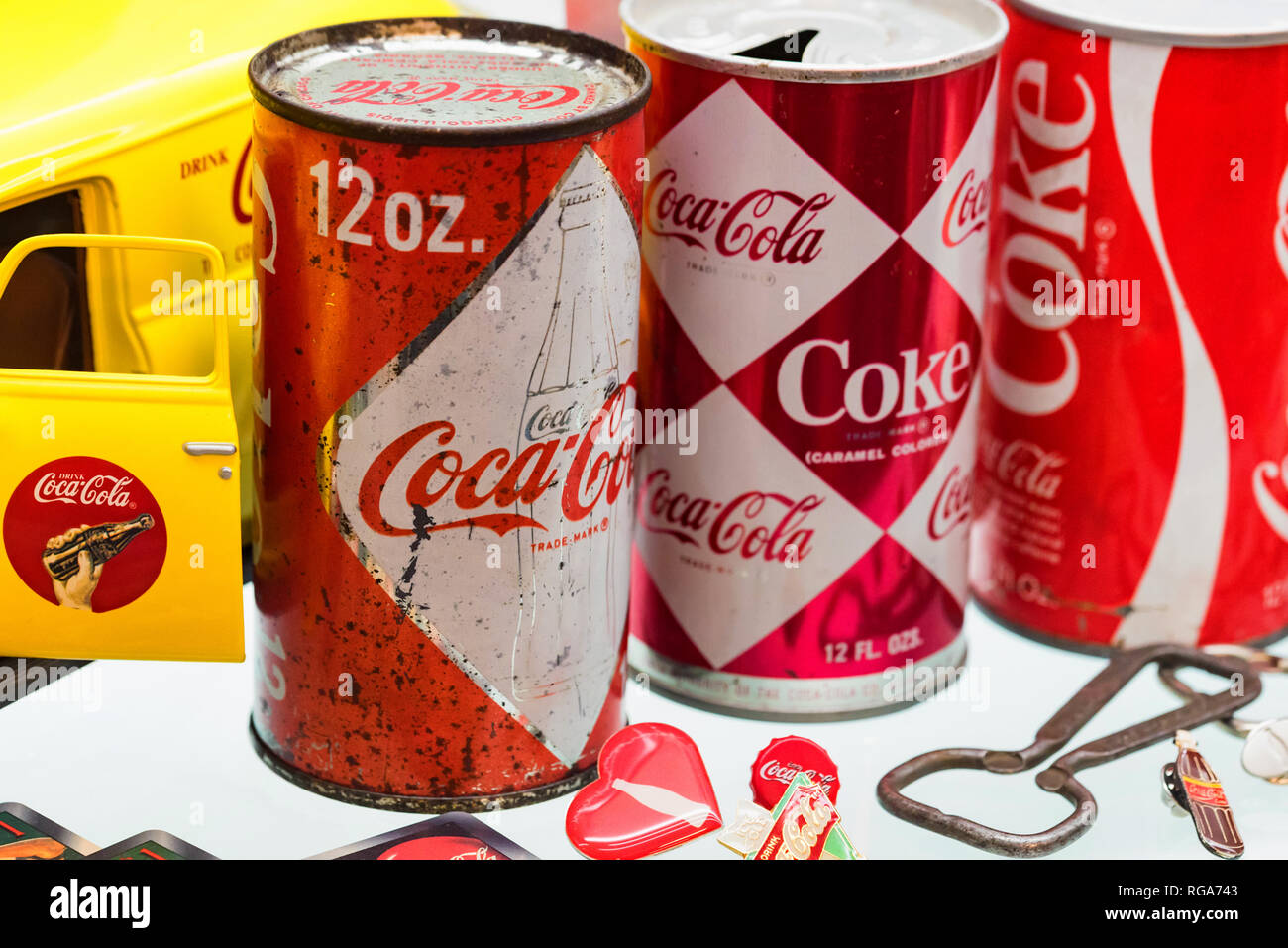 Vintage coca cola refrigerator hi-res stock photography and images - Alamy