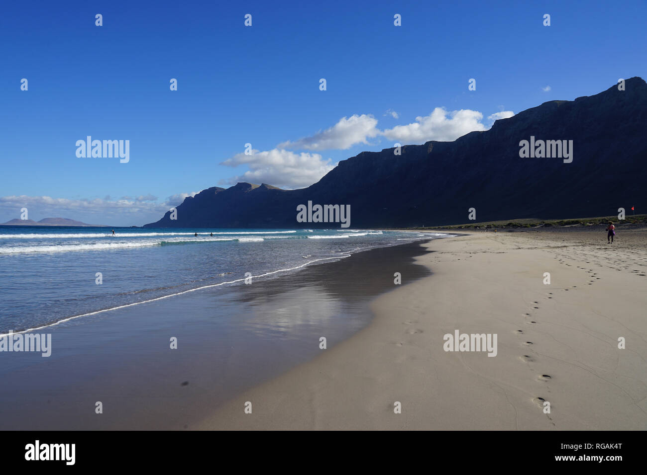 Spuren im Sand, Playa de Famara, Riscos de Famara, Lanzarote, Kanarische Inseln, Spanien Stock Photo