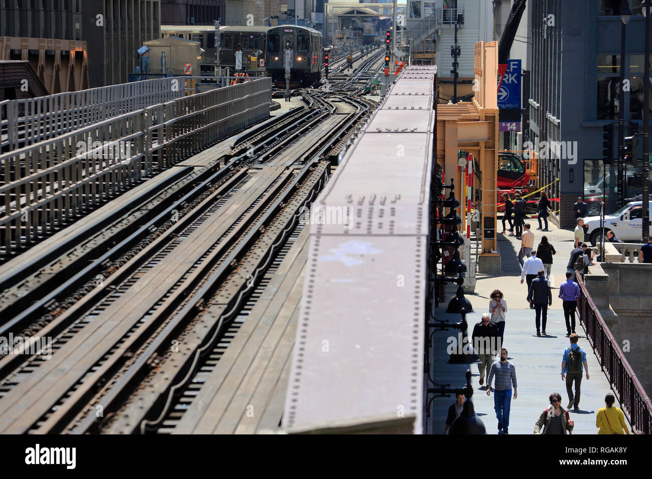 Chicago "L" trains running on elevated railroad tracks near Merchandise  Mart station with pedestrians walking underneath on the street.  Illinois.USA Stock Photo - Alamy