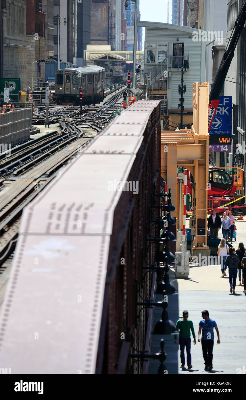 Chicago "L" trains running on elevated railroad tracks near Merchandise  Mart station with pedestrians walking underneath on the street.  Illinois.USA Stock Photo - Alamy