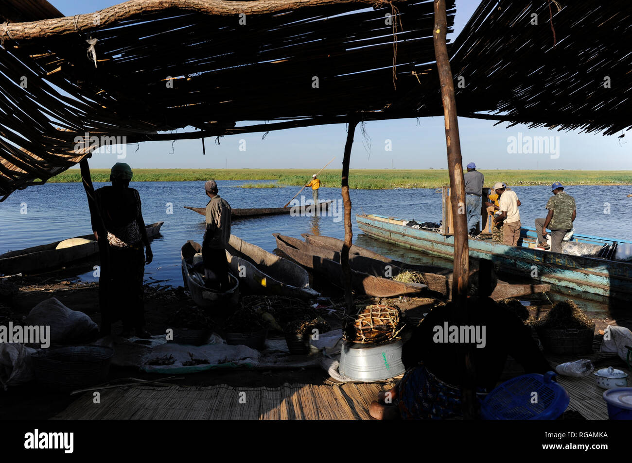 ZAMBIA Barotseland Mongu, Mulamba harbour at river Zambezi floodplain / SAMBIA Barotseland , Stadt Mongu , Hafen Mulamba in der Flutebene des Zambezi Fluss Stock Photo