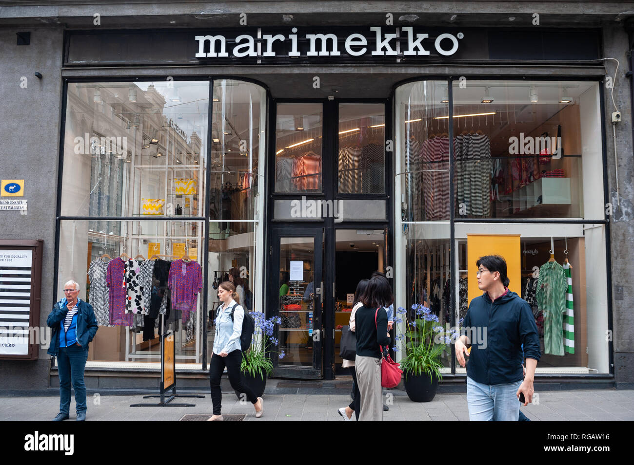 24.06.2018, Helsinki, Finland, Europe - Pedestrians are walking by a  Marimekko storefront in a pedestrian zone in the city centre Stock Photo -  Alamy