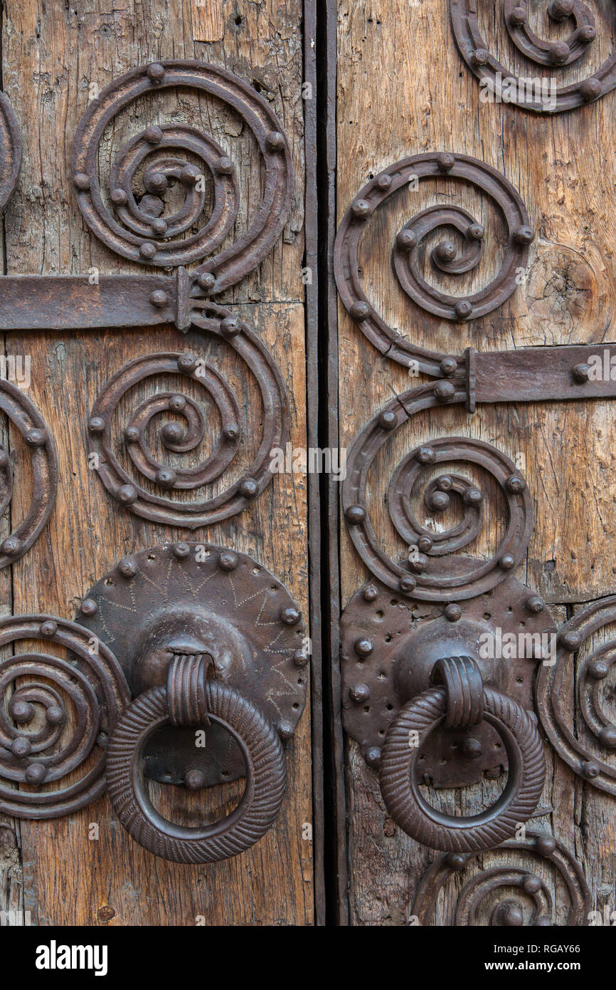 detall de la forja de la porta de l'esglesia de Bellver de Cerdanya. Stock Photo