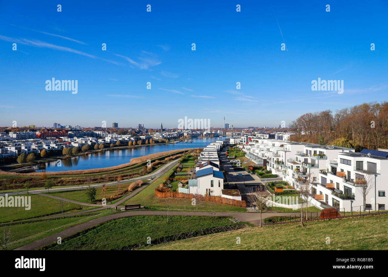 Dortmund, North Rhine-Westphalia, Ruhr area, Germany - new housing development at Lake Phoenix, Lake Phoenix is an artificially created lake on the fo Stock Photo