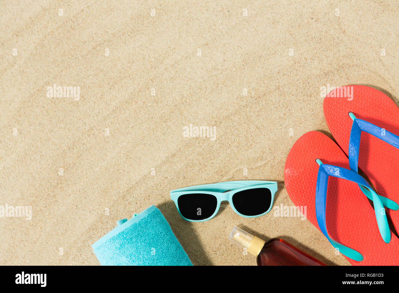 straw hat, flip flops and sunglasses on beach sand Stock Photo - Alamy