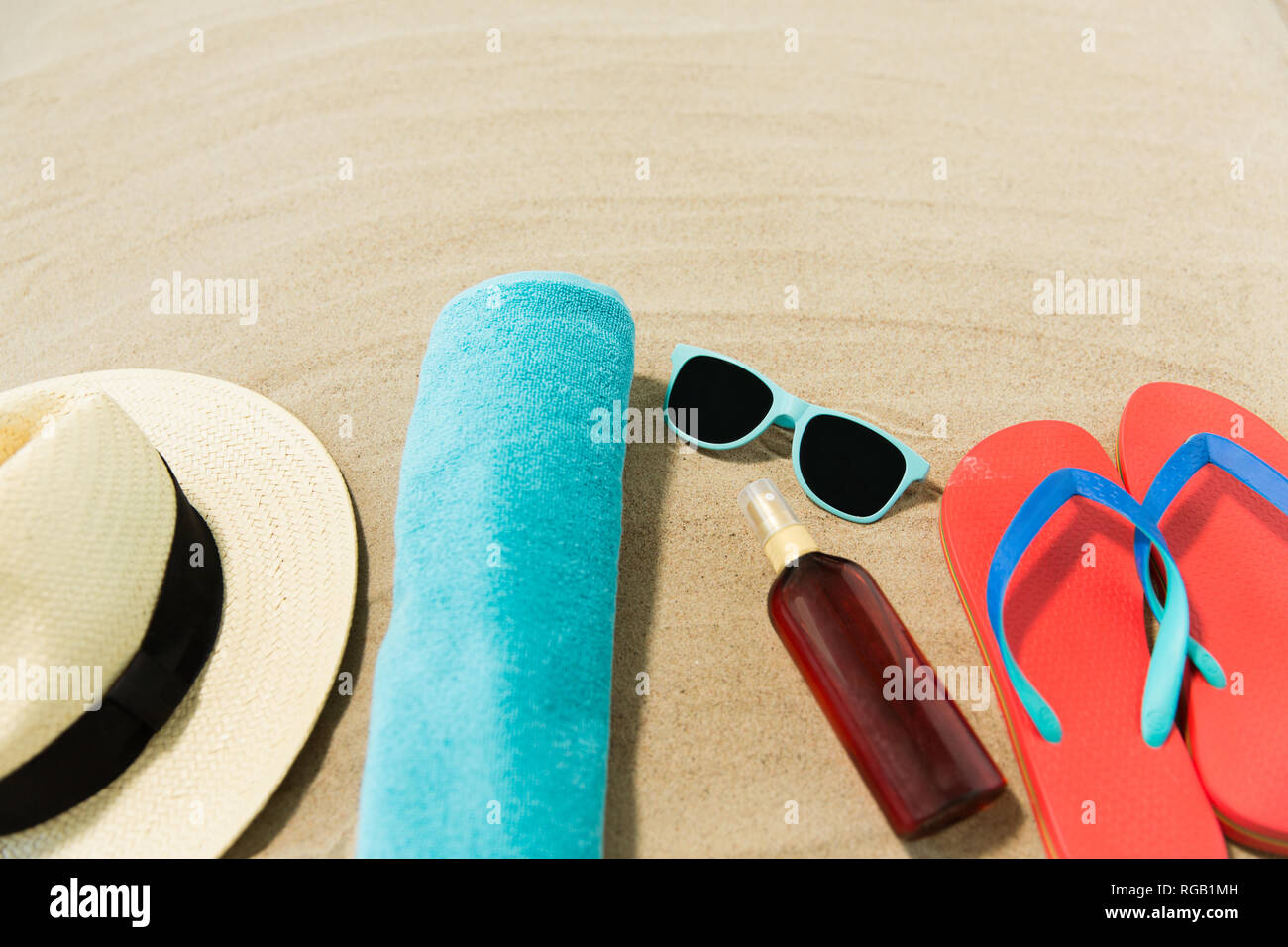 straw hat, flip flops and sunglasses on beach sand Stock Photo - Alamy