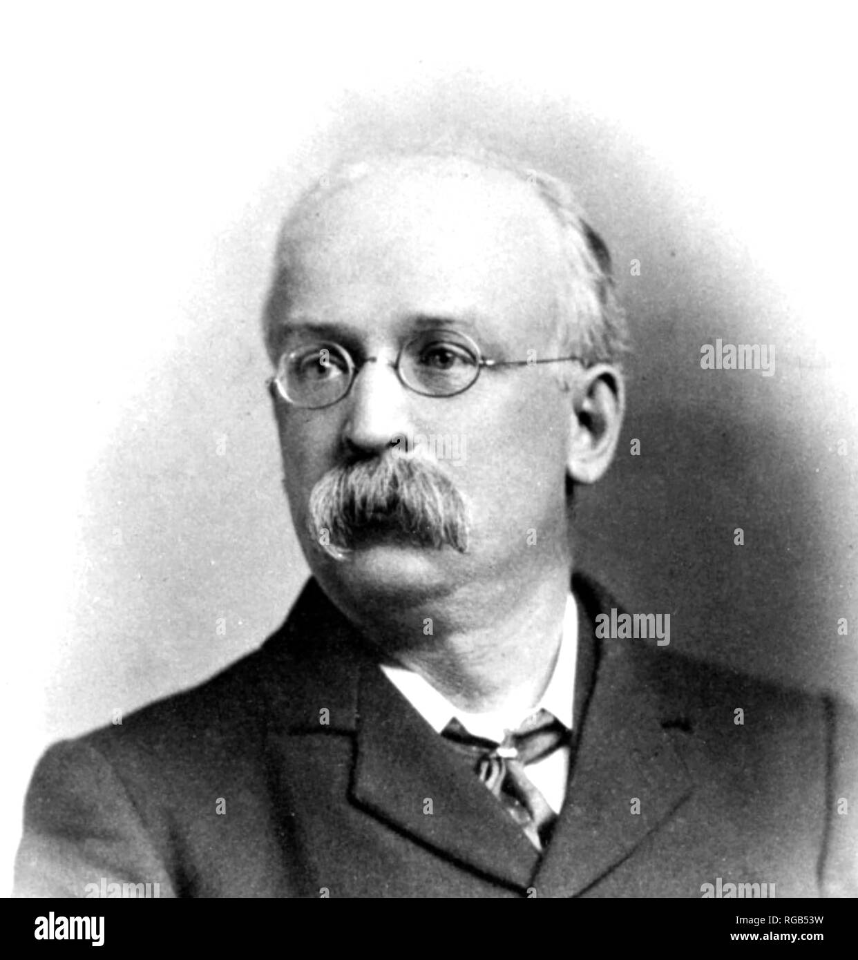 EBENEZER HOWARD (18501928) English founder of the garden city movement