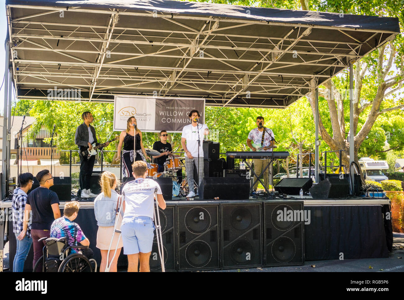 June 16, 2018 San Jose / CA / USA - Local band singing on one of the stages of the “Dancin’ On The Avenue” Live Music Block Party in downtown Willow G Stock Photo