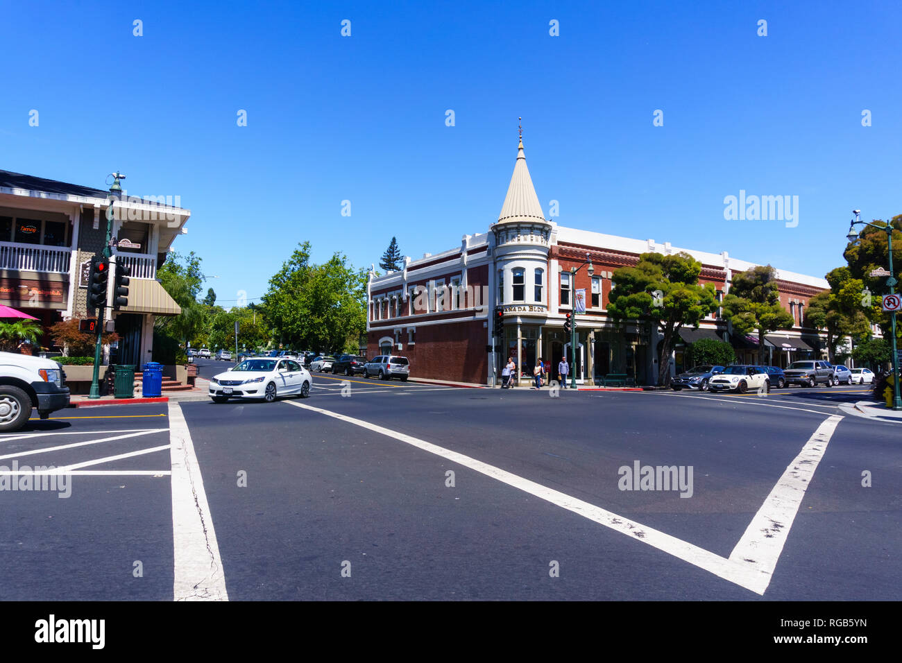 July 30, 2018 Los Gatos / CA / USA - Shopping street in downtown