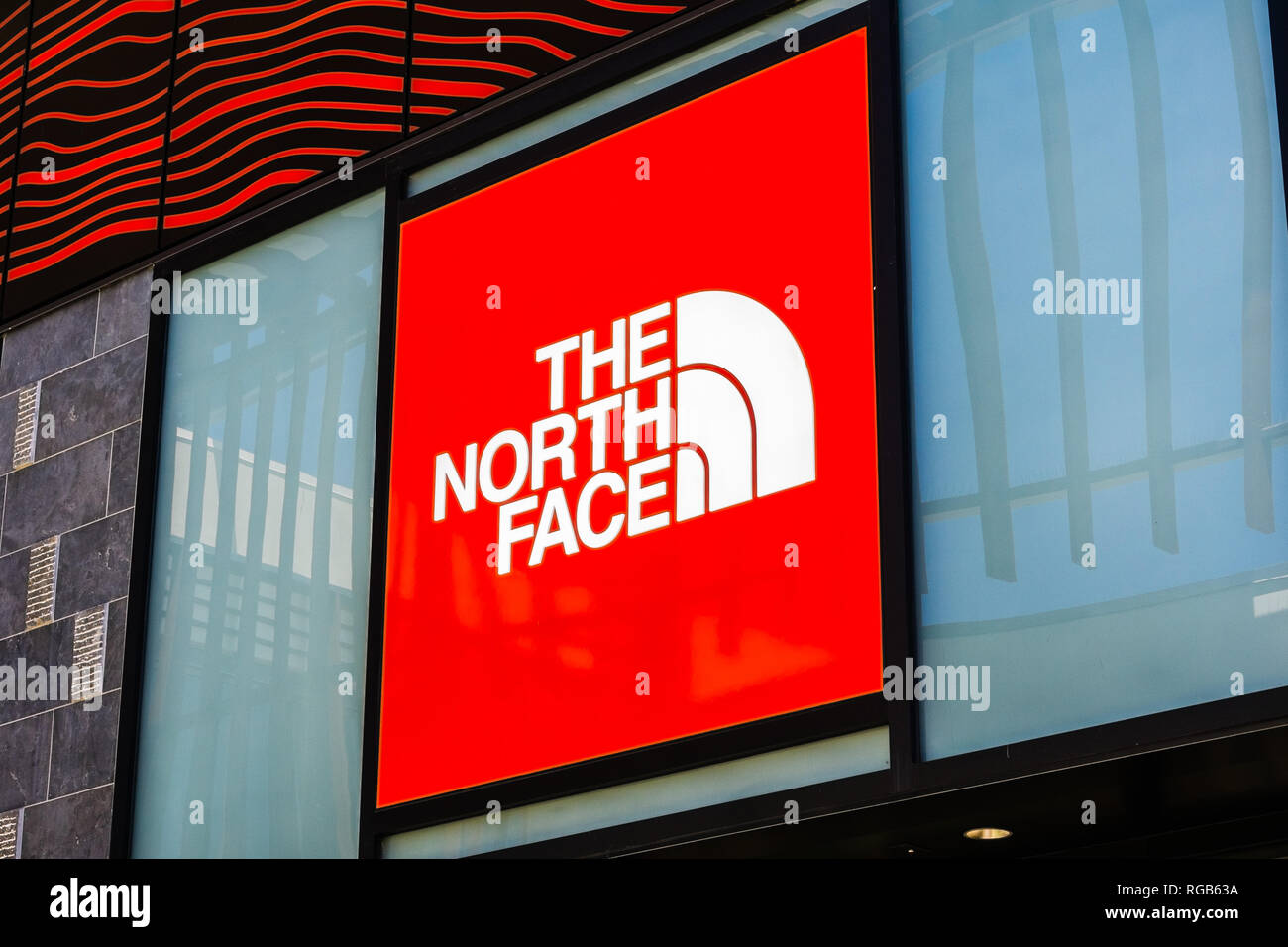 August 2, 2018 Palo Alto / CA / USA - The North Face logo above the entrance to the store located in the upscale open air Stanford Shopping Mall, Sili Stock Photo