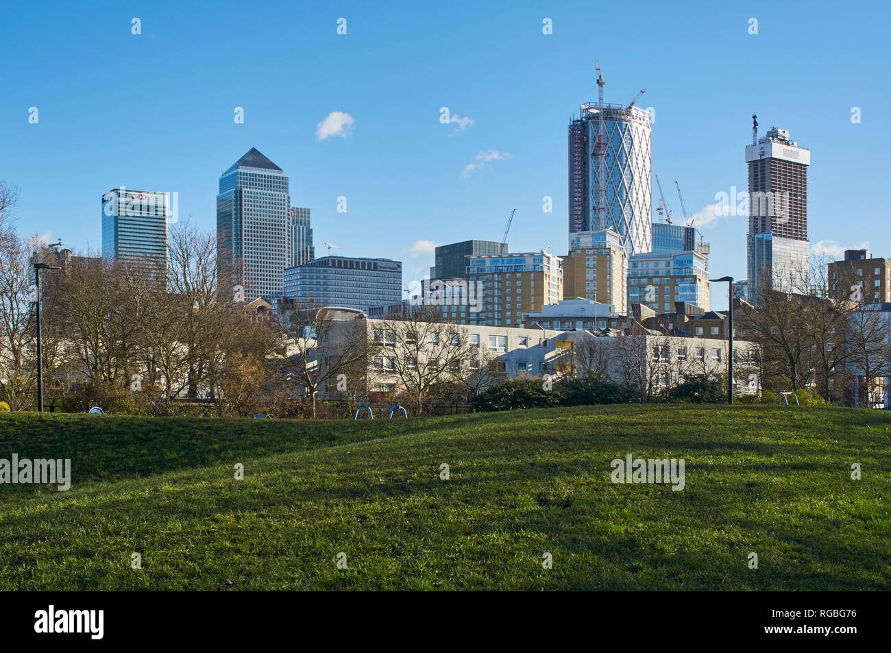 Canary Wharf from Ropemakers Field, Poplar, in London's East End, UK Stock Photo