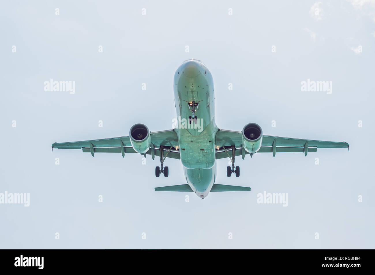 Airplane takes off above hi-res stock photography and images - Alamy