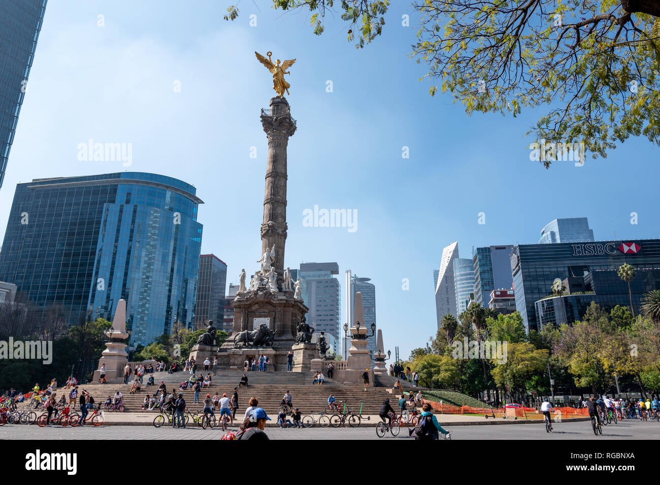 The weekly Sunday bike ride on Paseo de la Reforma in Mexico City Stock ...