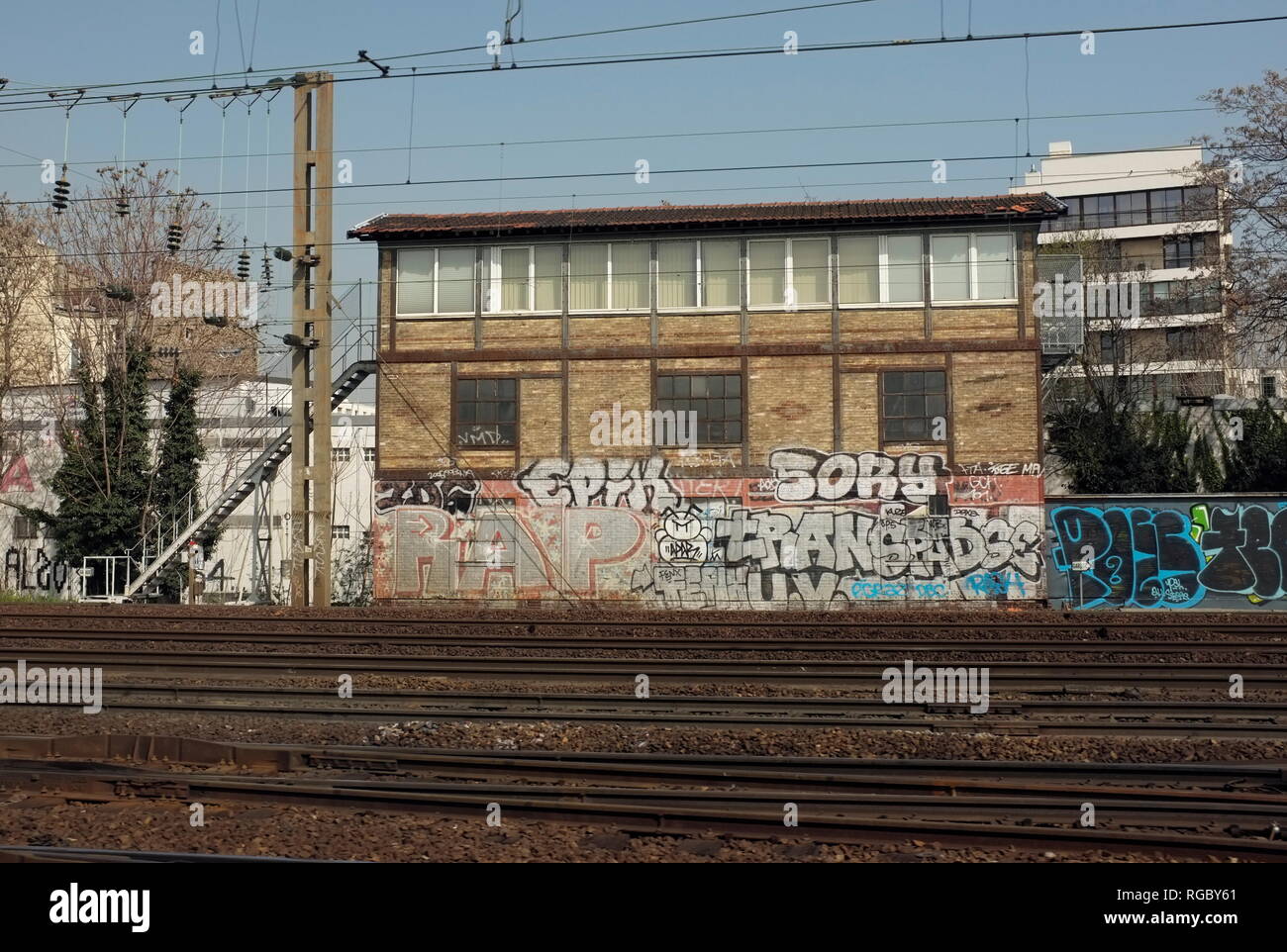 AJAXNETPHOTO. PARIS, FRANCE. - SIGNAL BOX - DISUSED SIGNAL BOX ON THE BUSY LINES AFTER LEAVING GARE ST.LAZARE, SAINT-LAZARE EN-ROUTE TO ASNIERES. PHOTO:JONATHAN EASTLAND/AJAX REF:FX112703 5310 Stock Photo