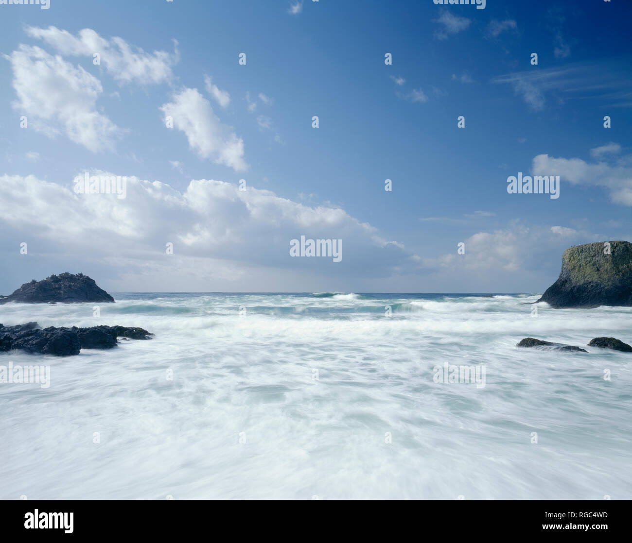 USA, Oregon, Yaquina Head Outstanding Natural Area, Incoming Pacific ...