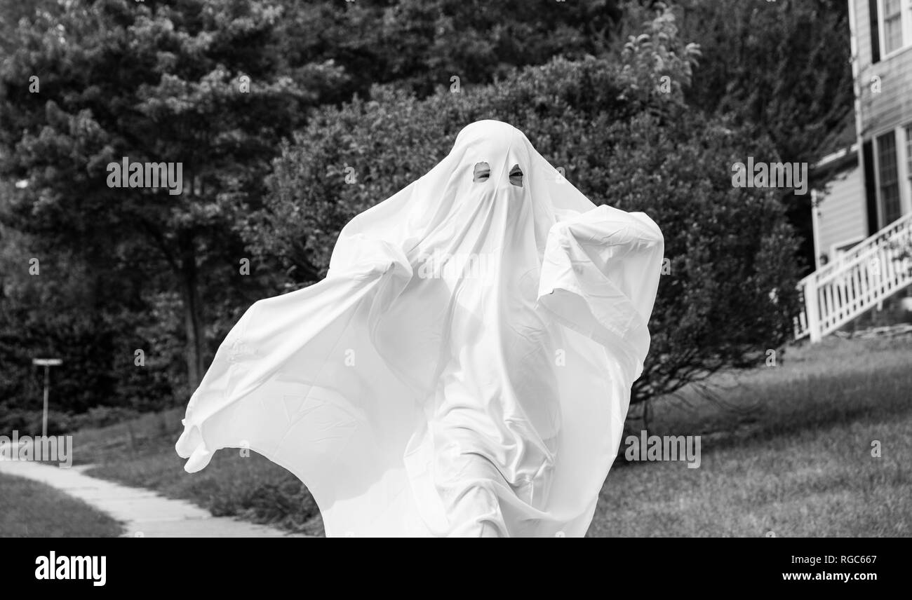 Sheet ghost hi-res stock photography and images - Alamy