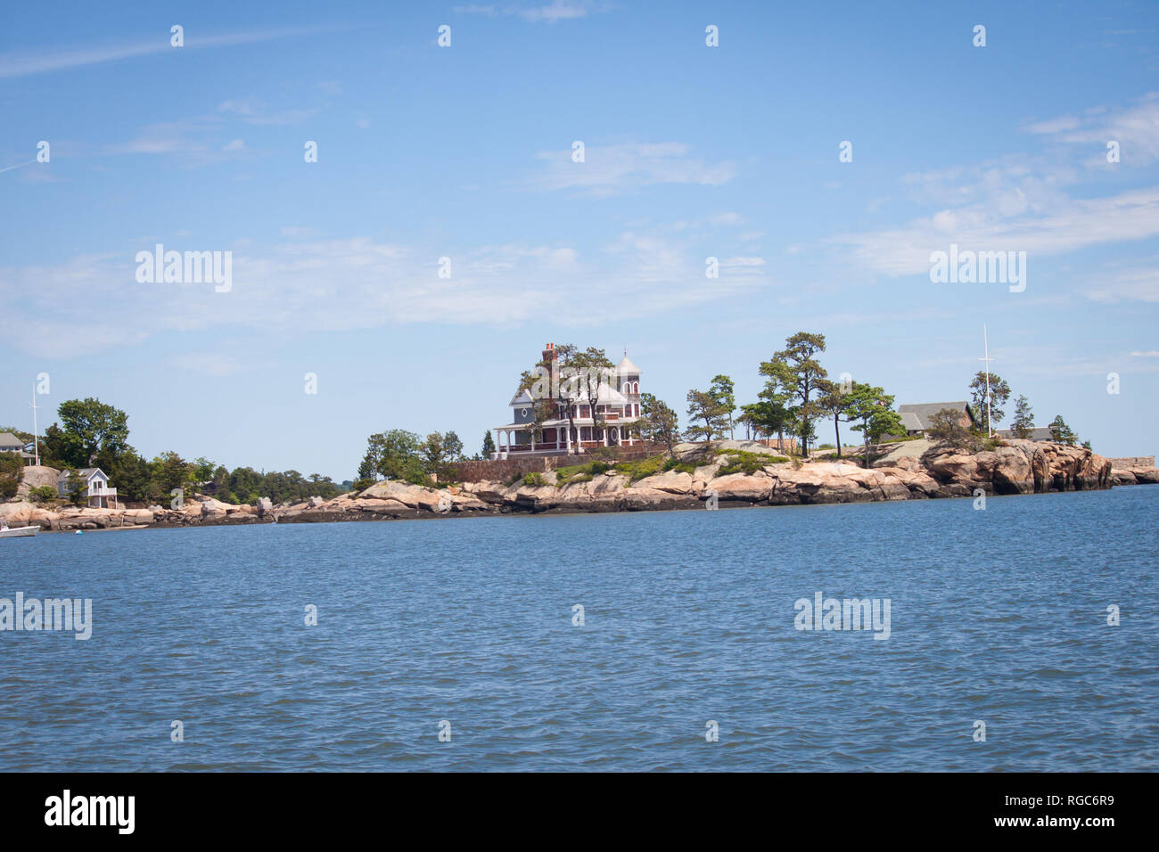 Public Thimble Island Tour from a boat with public viewing of homes