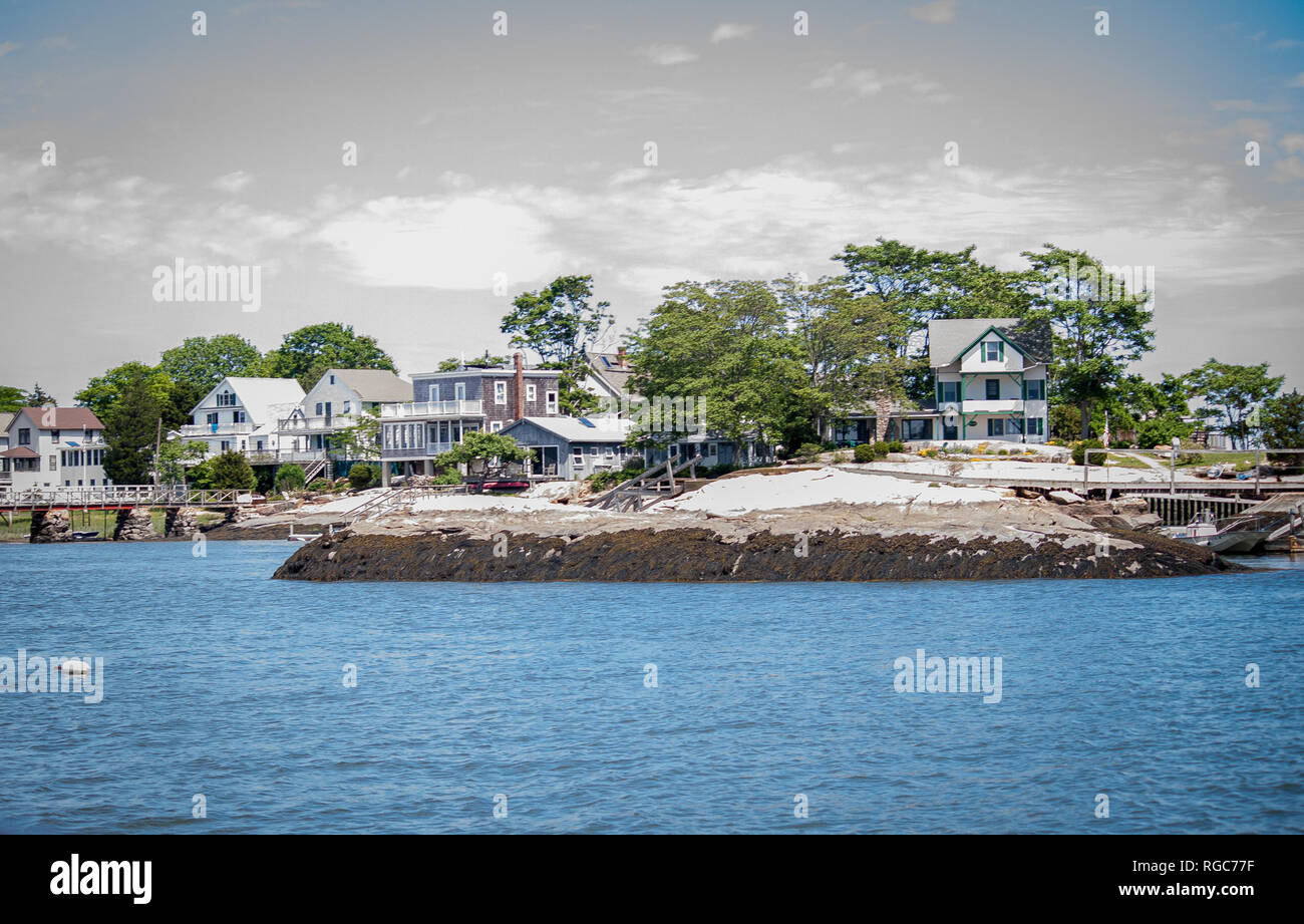 Public Thimble Island Tour from a boat with public viewing of homes