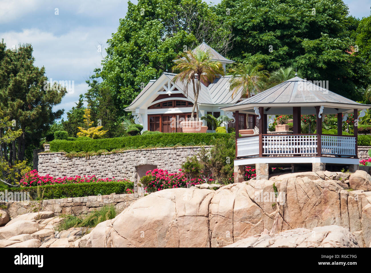 Public Thimble Island Tour from a boat with public viewing of homes