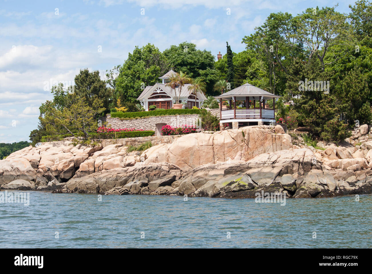 Public Thimble Island Tour from a boat with public viewing of homes