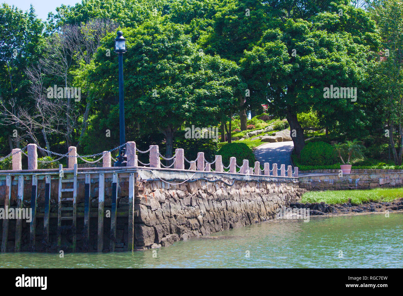 Public Thimble Island Tour from a boat with public viewing of homes
