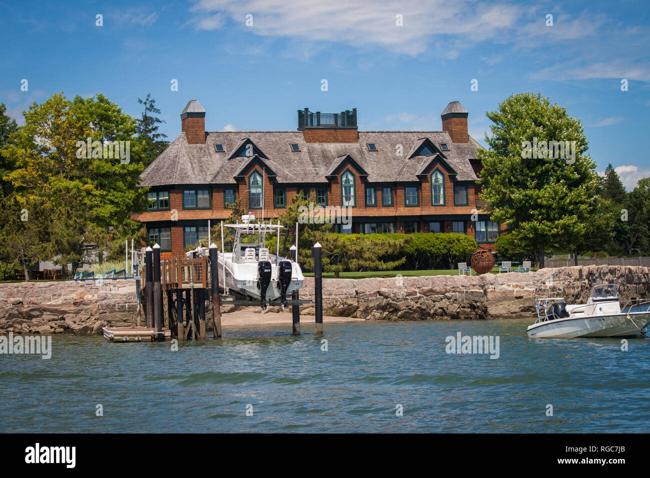 Public Thimble Island Tour from a boat with public viewing of homes