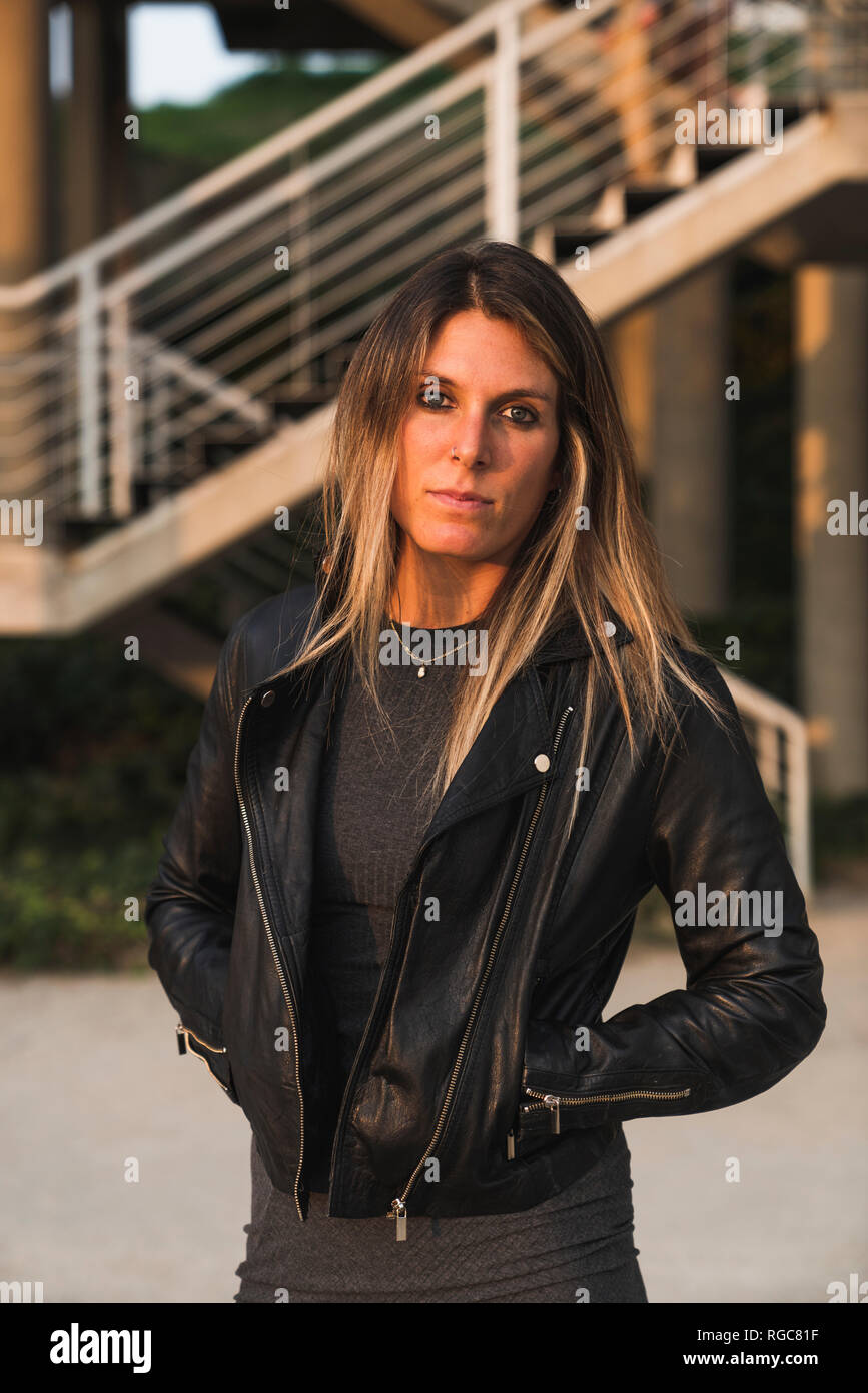 Portrait of young woman wearing a leather jacket Stock Photo - Alamy