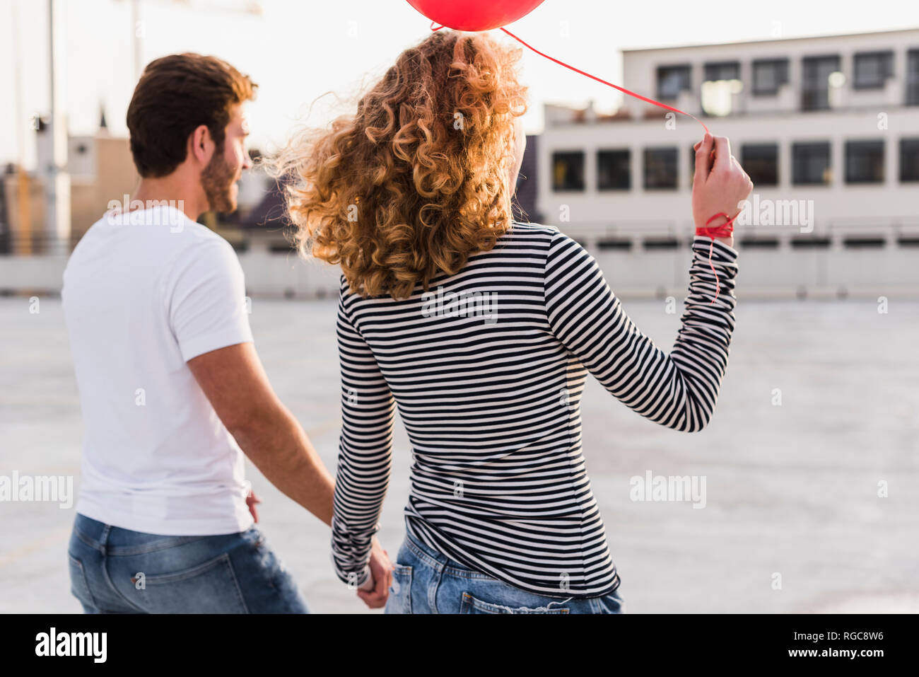 Back view young couple holding hi-res stock photography and images - Alamy