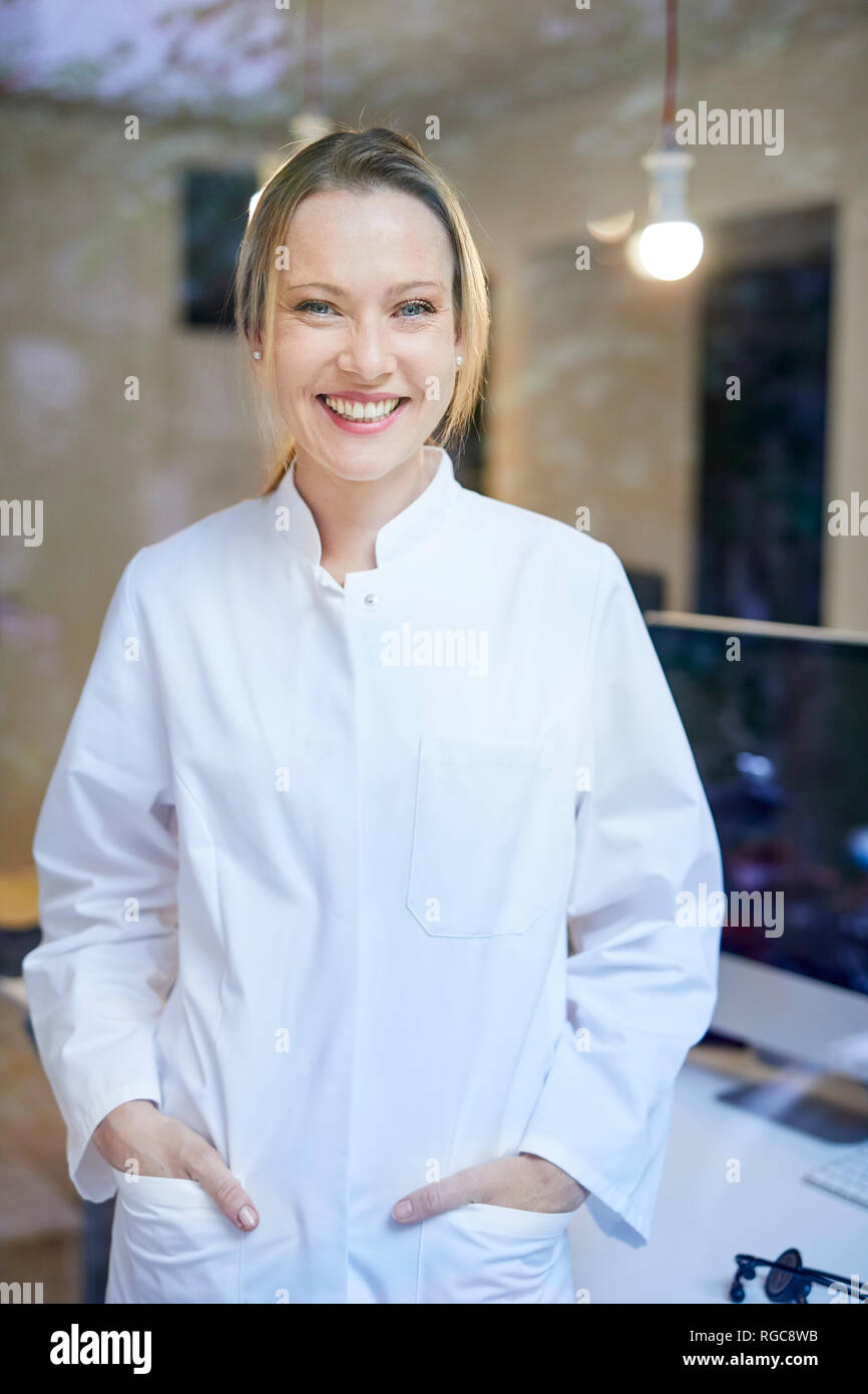 Smiling portrait female doctor hi-res stock photography and images - Alamy