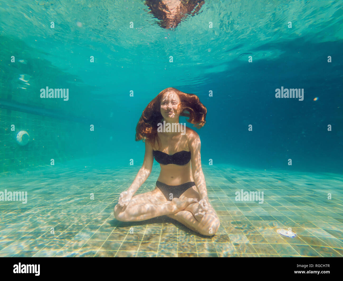 Page 3 Diver Pose High Resolution Stock Photography And Images Alamy