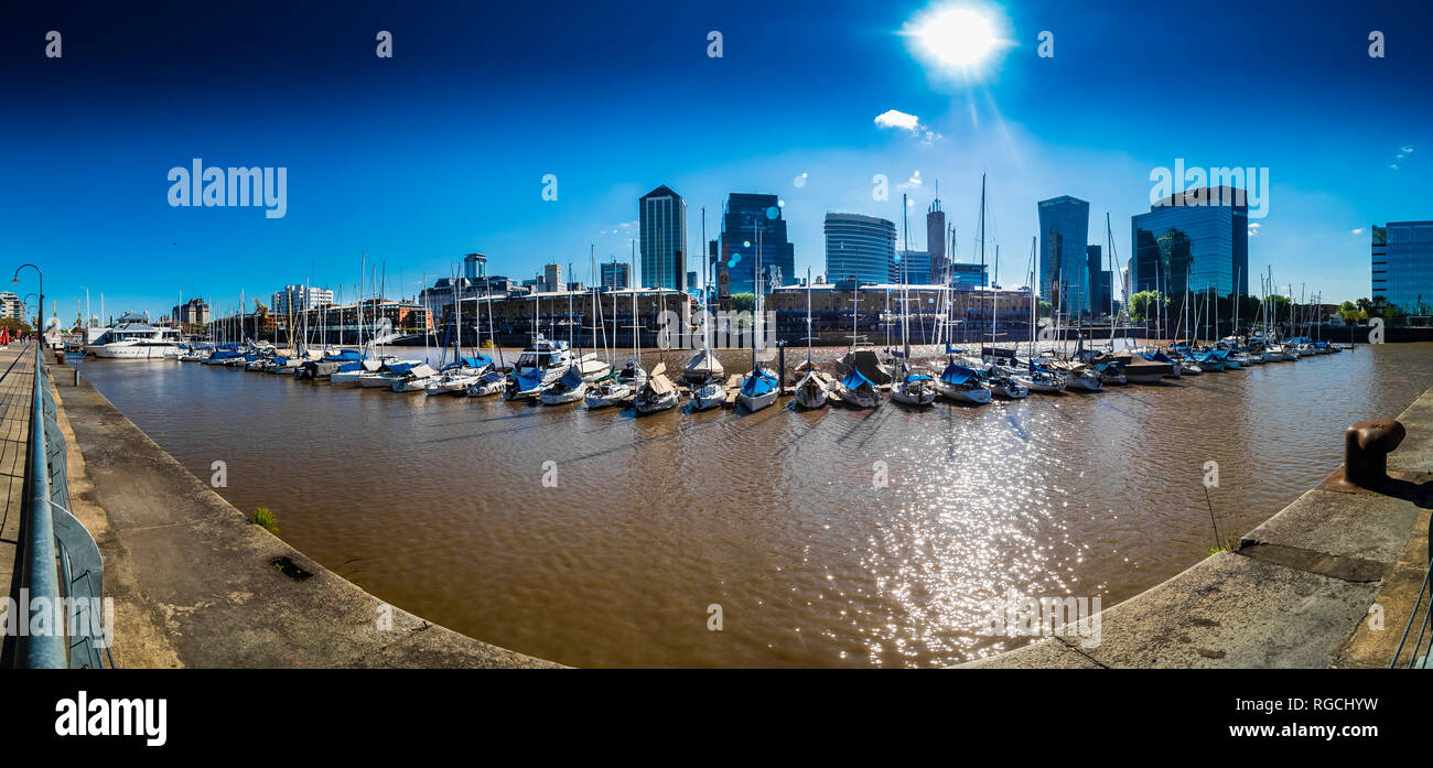 Argentinien, Buenos Aires, Puerto Madero, Dock Süd mit Catalinas Towers, Finanzviertel, Retiro Stock Photo