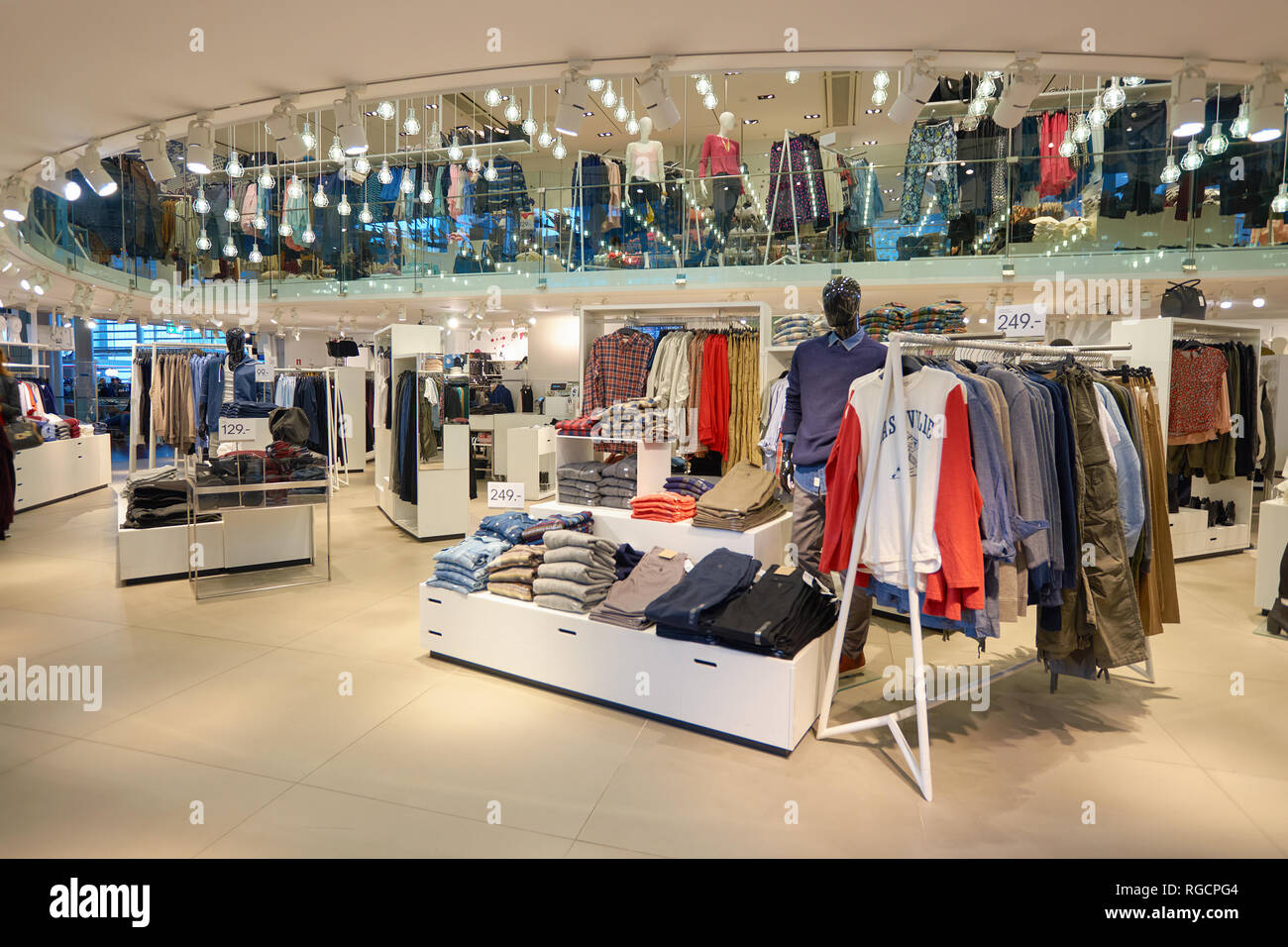 COPENHAGEN, DENMARK - CIRCA SEPTEMBER, 2014: inside H & M store at  Copenhagen Airport, Kastrup. H & M Hennes & Mauritz AB is a Swedish  multinational Stock Photo - Alamy