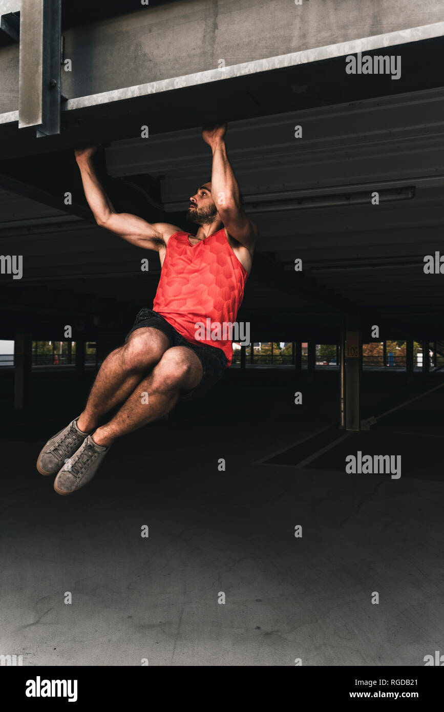 Pull ups man hi-res stock photography and images - Alamy